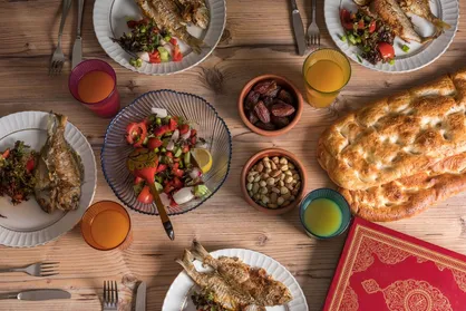 خوردن وعده &laquo;سحری&raquo; برای روزه&zwnj;داران لازم است