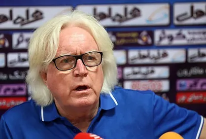 شفر:حسینی بهترین مدافع ایران است/ بازیکنانم باید برای هواداران بجنگند