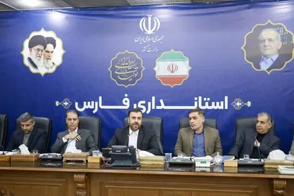 استاندار فارس: اجازه سوءاستفاده دشمن از مسائل اقتصادی را ندهیم