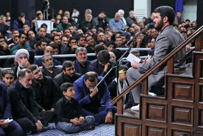 فیلم/ مداحی حاج میثم مطیعی در مراسم شام غریبان در حضور رهبر انقلاب