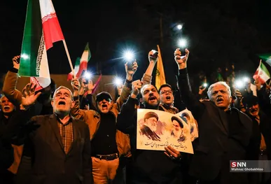 اجتماع اهالی اکباتان تهران در سوگ شهادت رهبر انقلاب