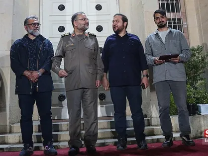 تقدیر از علی توسلی خبرنگار جهادی و دبیر فضای مجازی SNNTV در اختتامیه ششمین رویداد تولید محتوای دیجیتال بسیج