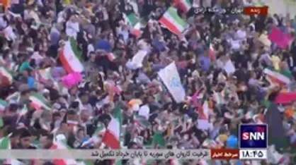 تصاویر دیدنی از دهه نودی&zwnj;ها در هنگام اجرای سرود  &laquo;سلام فرمانده&raquo; در ورزشگاه آزادی
