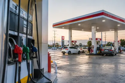 بنزین در مسیر اصلاح تدریجی؛ از کاهش سهمیه تا آزمون نرخ چهارم