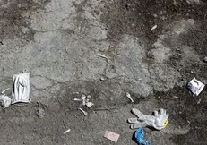کرونایی با ماسک و دستکش در خیابان!