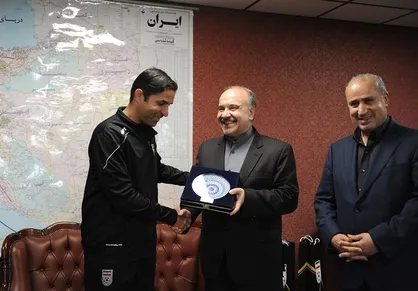 هاشمیان: ریالی از فدراسیون نگرفته&zwnj;ام / هر مربی کادر خودش را می&zwnj;آورد