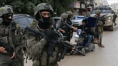 درگیری نیروهای رژیم اشغالگر و جوانان فلسطینی در رام‌الله + فیلم