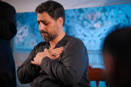 مداحی متفاوت سید مجید بنی فاطمه در ستایش قرآن / &laquo;یا حسن&raquo; در محله هاشمی تهران طنین انداز شد + فیلم و عکس