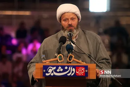 فیلم/ مدیحه سرایی حجت الاسلام قاسمیان در جشن پنج سالگی دکتر سلام