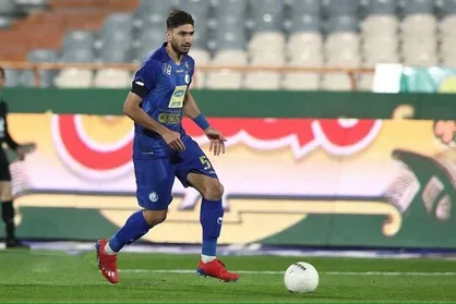 مدافع استقلال در دوراهی پرسپولیس و تراکتور / انتقال جنجالی در راه است؟