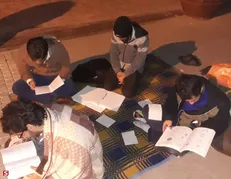تجمع دانشجویان شیراز تا زمان پاسخگویی مسئولان برای حل مشکل کارتن‌خواب‌ها ادامه دارد