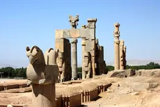 رونمایی از ۸ طرح حفاظت و مرمت در تخت جمشید
