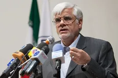عارف: ضرب الاجل قانونی مجلس را برای تقدیم بودجه رعایت می‌کنیم
