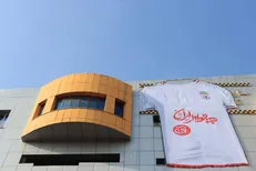 اهتزاز ابرپرچم های پیراهن تیم ملی در تهران