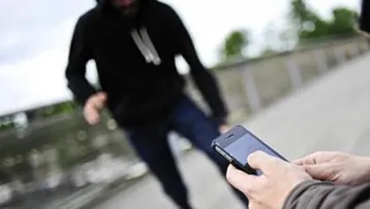 دستگیری موبایل&zwnj;قاپان حرفه&zwnj;ای/ کلاهبردار مسکن مهر در تهران دستگیر شد