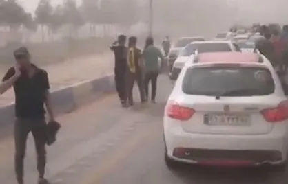 تصادف زنجیره&zwnj;ای امروز به دلیل گرد و خاک و کاهش دید در جاده سنتو، از شهرک صنعتی به سمت میبد