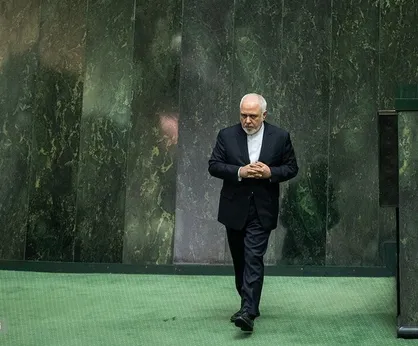 حواشی حضور وزیر خارجه در مجلس؛ ظریف اولین وزیری که در یک&zwnj;روز از بهارستان یازدهم ۲ کارت زرد گرفت
