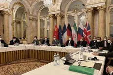 میز وین و تفنگ خالی تحریم