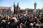 مردم شهر مقدس قم از نقاط مختلف شهر با برپایی دسته‌جات عزاداری به مناسبت روز تاسوعای حسینی به سمت حرم مطهر بانوی کرامت حرکت کرده به عزاداری و سوگواری می‌پردازند. 