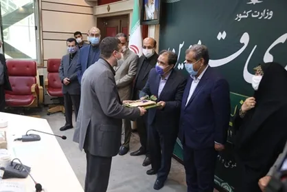 از پزشکان فعال در مبارزه با کرونا تقدیر شد