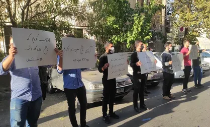 برگزاری اجتماع دانشجویی در اعتراض به انتخاب &laquo;تاج&raquo; به ریاست فدراسیون فوتبال + تصاویر
