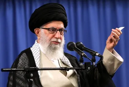 آیا حل معضلات نظام بر عهده رهبری است؟