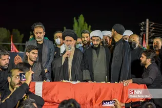 پیکر پاک و مطهر شهید مدافع حرم بی سر عبد الله اسکندری شامگاه جمعه چهاردهم مردادماه 1401 در جمع عزاداران حسینی کانون رهپویان وصال شیراز با حضور چشمگیر مردم قدرشناس شیراز تشییع شد.