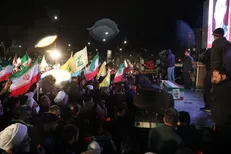 پنجمین شب سوگ و حماسه در سمنان / مردم با شهدای جنگ وداع کردند + عکس