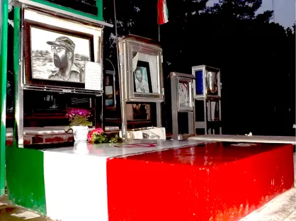 مسئولان سازمان بسیج اساتید کشور به شهید چمران ادای احترام می کنند