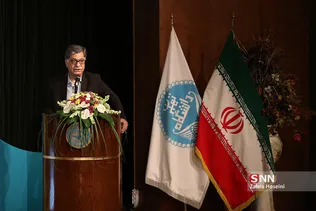 دکتر فرقانی در اختتامیه یازدهمین جشنواره نشریات دانشجویی تیتر ۱۱
