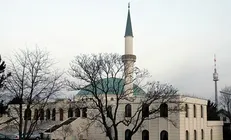 دولت اتریش تعدادی از مساجد این کشور را تعطیل می‌کند