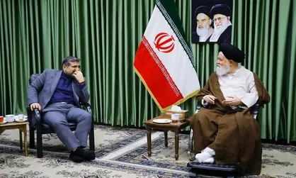 هنر، بستر محوری در جنگ نرم و هنرمند، فرزند ملت است/ فضای لازم برای فعالیت هنرمندان دینی را فراهم کنید