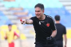مربی پرسپولیس: کسانی که «کرونانمایی» می‌کنند محروم شوند