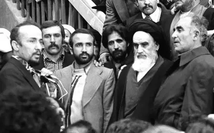 فیلم بیانات امام(ره) در نوفل لوشاتو بعد از فرار شاه/ پاسخ امام به خبرنگار خارجی در مورد جایگاه زنان در جمهوری اسلامی