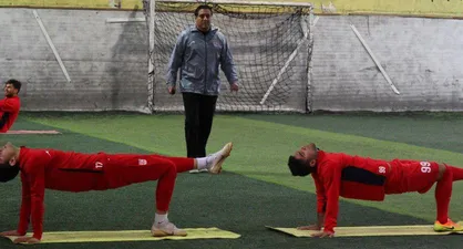 برف تبریز سرخ&zwnj;پوشان را راهی سالن کرد