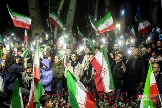 اجتماع مردم و هنرمندان در باغ فردوس تهران برای ایران