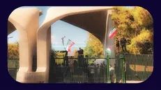 خواندن سرود ملی ایران توسط دانشجویان انقلابی دانشگاه تهران
