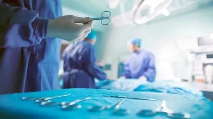 خارج کردن تومور ۷ کیلویی از ناحیه گردن یک بیمار در مشهد