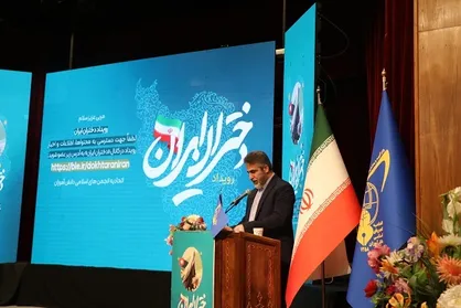 دشمن به دنبال ایجاد یاس و ترس در دل ماست/ مدرسه جایی برای گفتگوی رو در رو با دانش آموزان