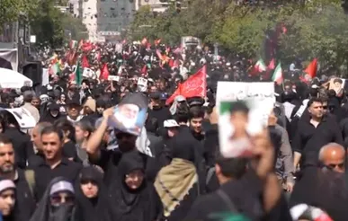 خیابان‌های تهران مملو از عاشقان رهبر شهید انقلاب برای آخرین وداع