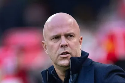 آرنه اشلوت در لیورپول ماندنی شد