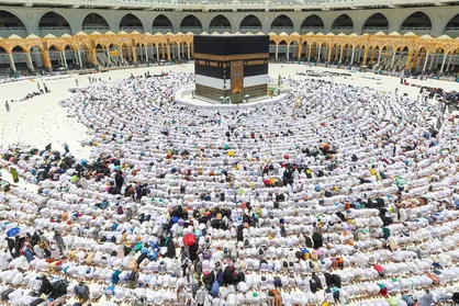 بیش از ۱۰۰۰ نفر در ساعات اولیه برای حج ۱۴۰۲ ثبت&zwnj;نام کردند