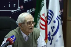 رزاقی: اگر خیانت نمی‌کردند در اقتصاد هم الگو بودیم/  در آلمان و آمریکا اقتصاد مقاومتی اجرا شد، در ایران سرمایه‌داری!