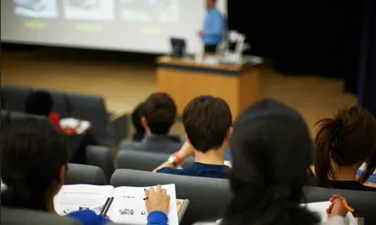 دانشگاه&zwnj;های انگلیس همچنان در بیم و امید کمک&zwnj;های دولتی