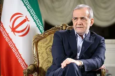 پزشکیان: کتمان نمی‌کنیم؛ در برابر مردم قصورهای زیادی داشته‌ایم / حاکمان نباید نگاه بالا به پایین به مردم داشته باشند + فیلم