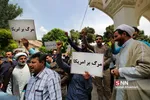 تجمع دانشجویان دانشگاه علم و صنعت در اعتراض به خروج آمریکا از برجام