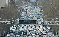 بار ترافیکی سنگین در بزرگراه‌های تهران/ والدین در مقابل مدارس پارک نکنند
