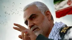 محبت مادری حضرت زهرا (س) به رزمندگان از زبان سپهبد شهید حاج قاسم سلیمانی + فیلم
