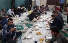 دانشجویان بسیجی با دانشجویان غیرایرانی بیرجند مراسم افطاری برگزار کردند