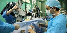 مجمع انجمن‌های اسلامی دانشجویان بریتانیا هزینه عمل چشم یک هم‌وطن نیازمند را تامین کردند